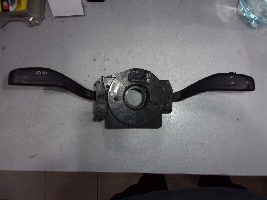 фото №1, Перемикач комбінований стрічка vw polo iv 9n 6q0953503ad