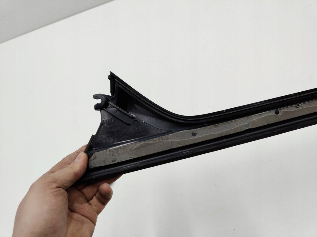 Audi a6 c8 универсал молдинг крышки правый задний  4k9854872 в Украине