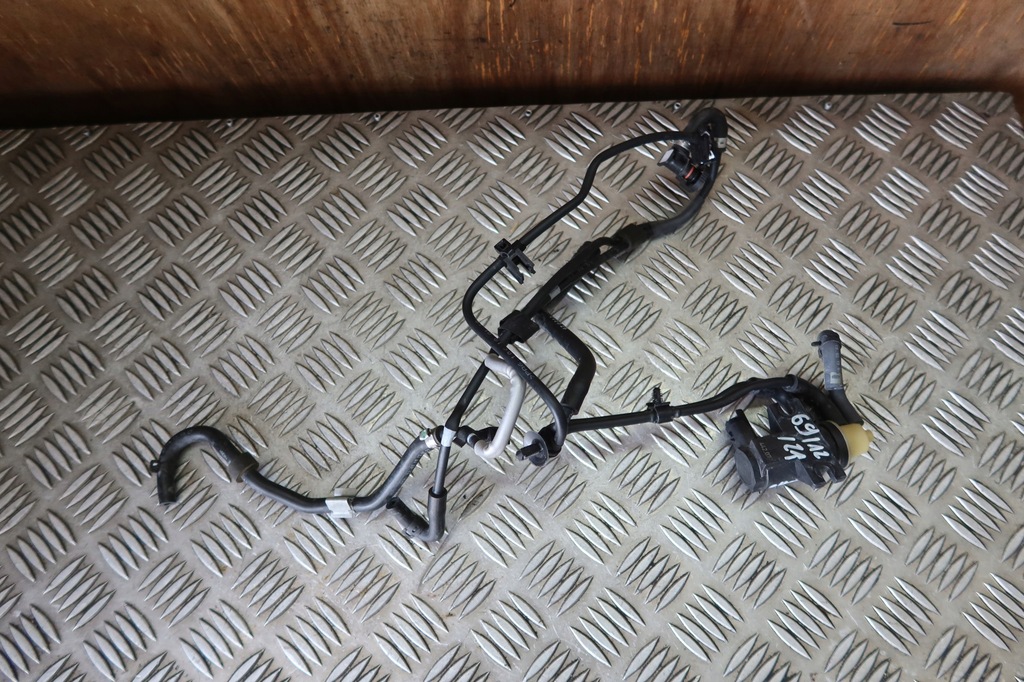 фото №1, Клапан вакуумa провода fiesta mk8 cm5g-9f490-ba