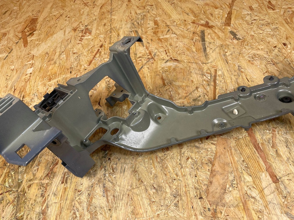 фото №12, Кронштейн кронштейн панель фары лампы перед правый polestar 2 ii 31688287 2020-