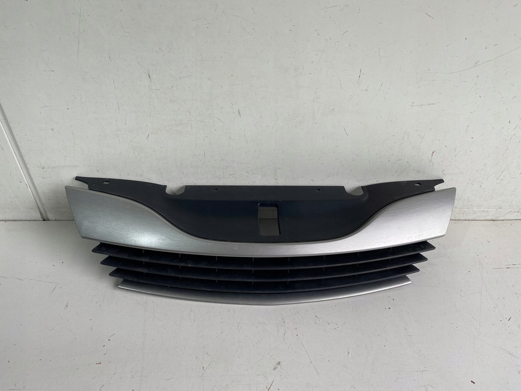 фото №1, Renault оригінальний номер 8200012581 решітка радіатора решітка радіатора