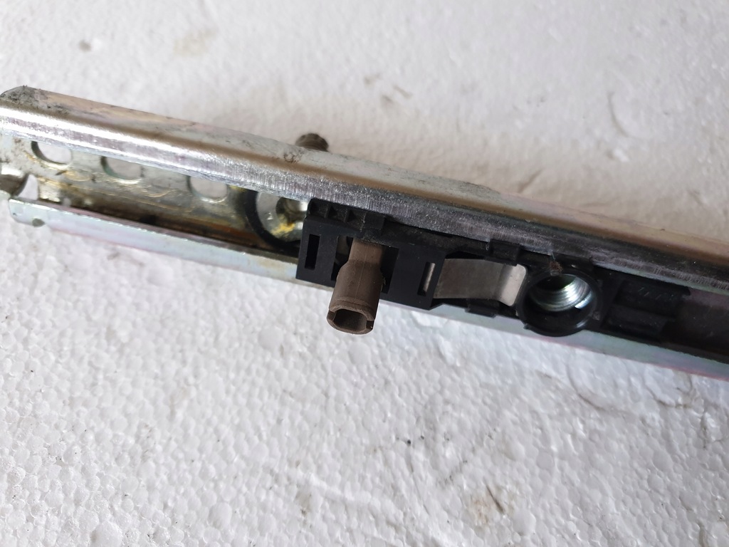 фото №2, Регулировка высоты поперечина левая dacia lodgy 2013 rok