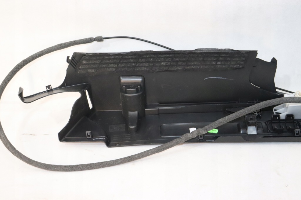 фото №8, Skoda superb iii обшивка напрямна шторка ліва 3v9867761a kombi j-972 a439