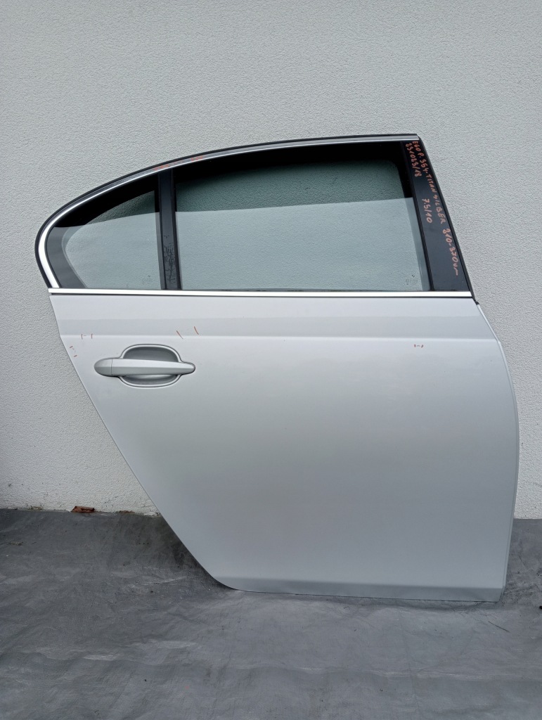 Купити Дверей правий задній bmw e60 354