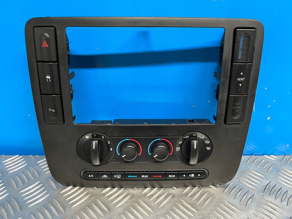 фото №1, Ford freestar 2004 панель кондиціонера рамка радіо