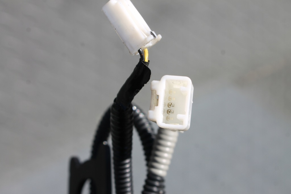 фото №4, Клипса поперечина правый перед czarna prius iii 09-15