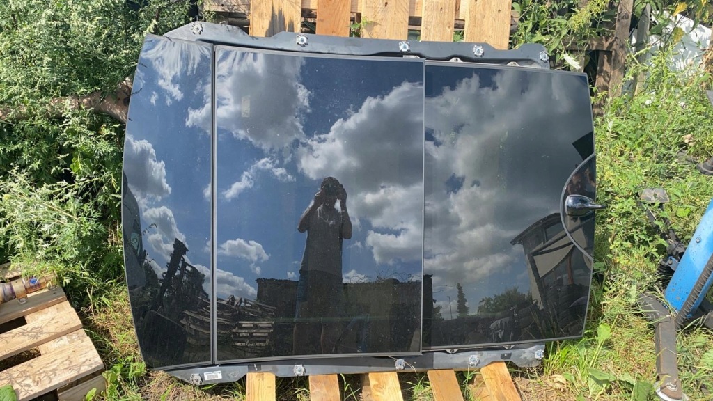 фото №1, Mercedes c w204 63 amg coupe дах панорама