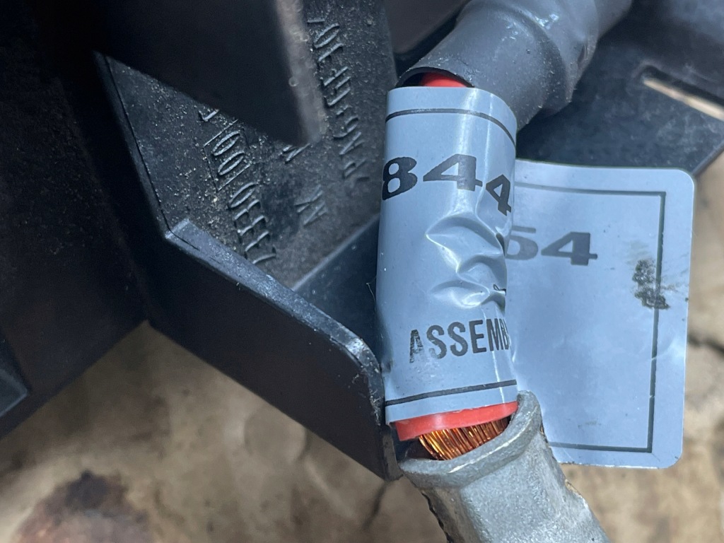 O2 cadillac escalade iv 2014 - распределитель тока жгут коробка 84095546 Цена