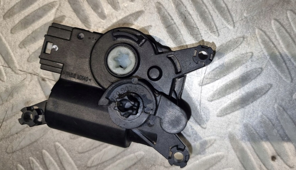 фото №9, Vw multivan transporter t5 t6 моторчик кришки обігрівача задня 7e0907512a