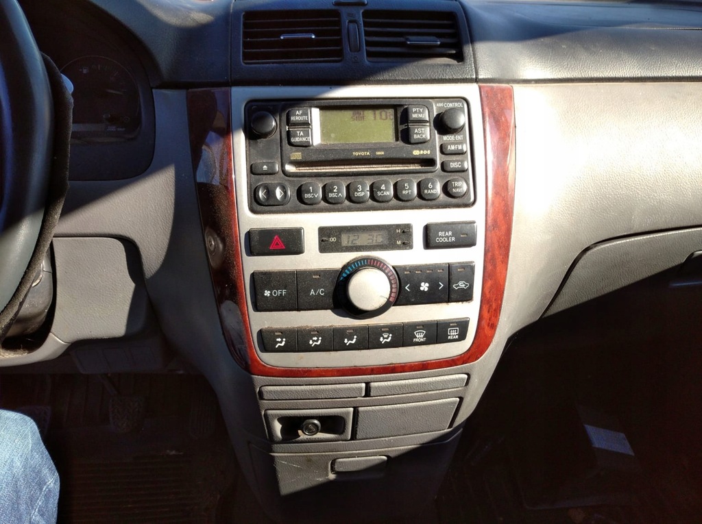 фото №14, Toyota avensis verso m2 01-03 лампа левая задняя задняя w крыло