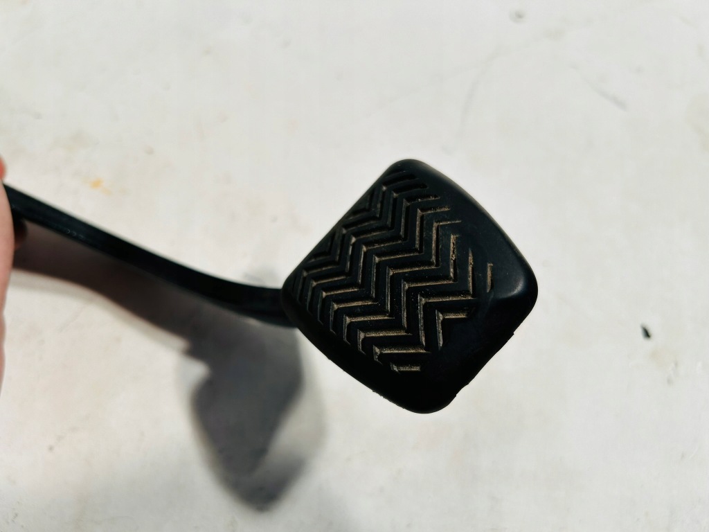 фото №3, Avensis t27 механическая коробка передач педаль тормоза