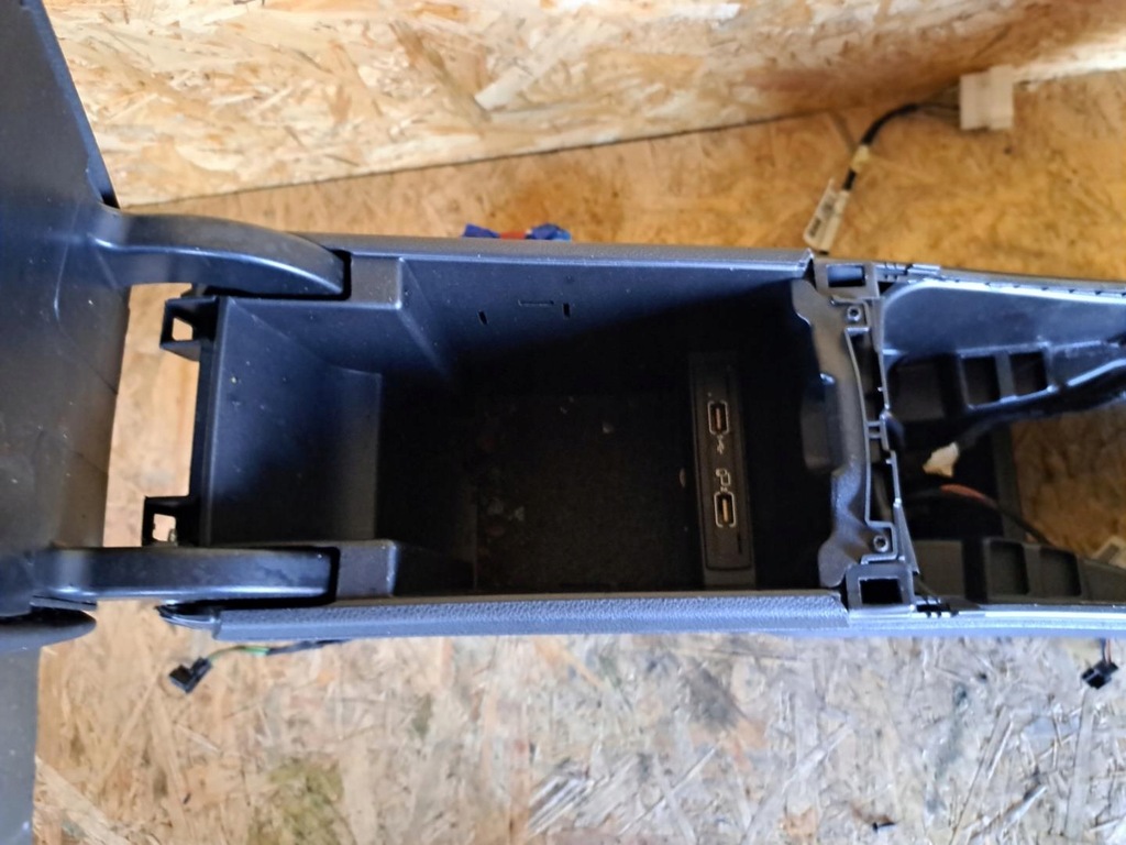 фото №4, Mercedes w246 підлокітник тунель середній usb port