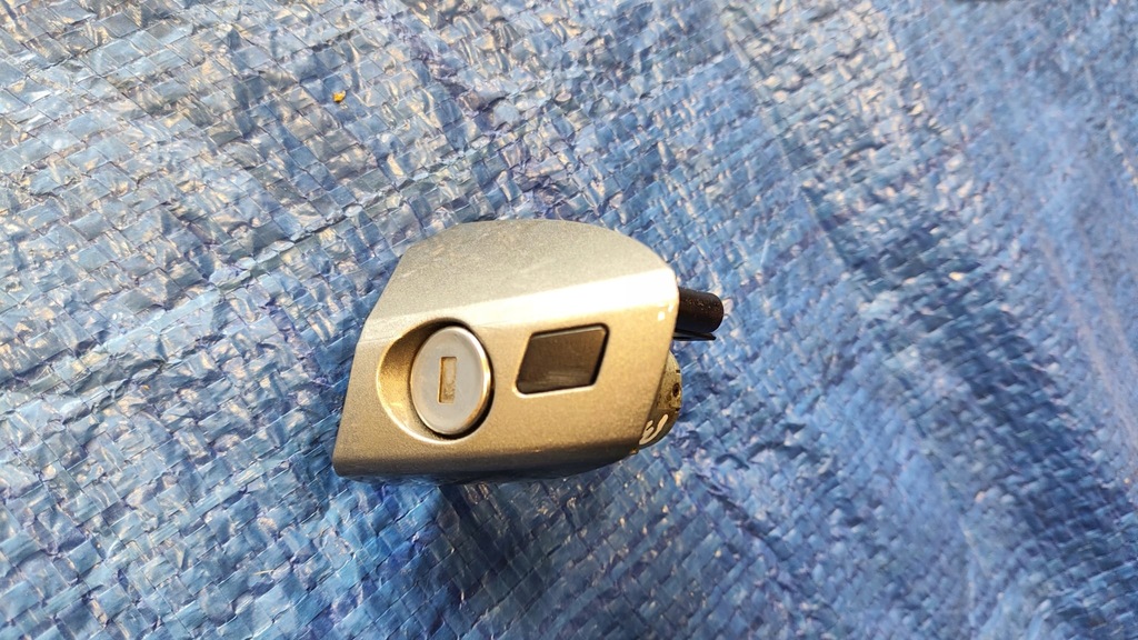 фото №1, Вкладка замка дверь левый перед защита заглушка mercedes w212 europa