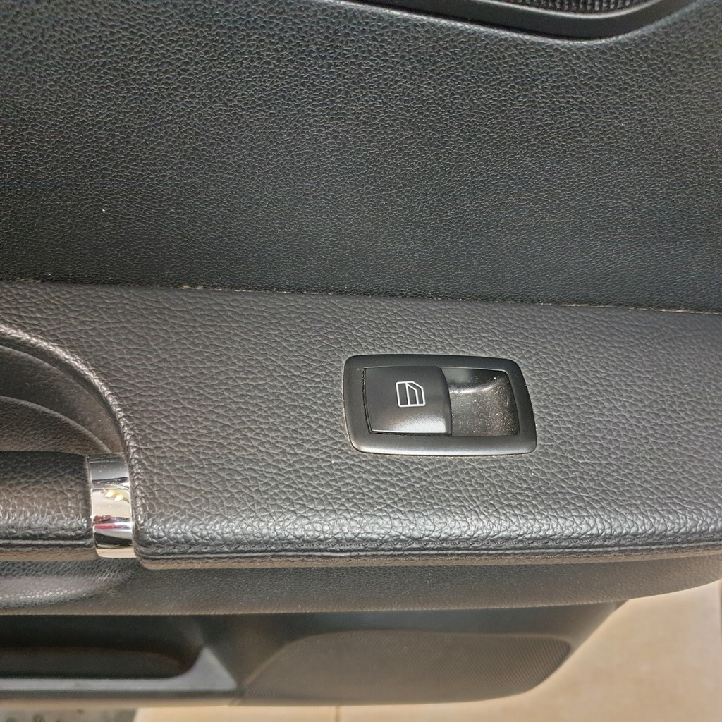 фото №4, Обшивка обивка дверь левый задняя mercedes r w251 long оригинальный номер eu