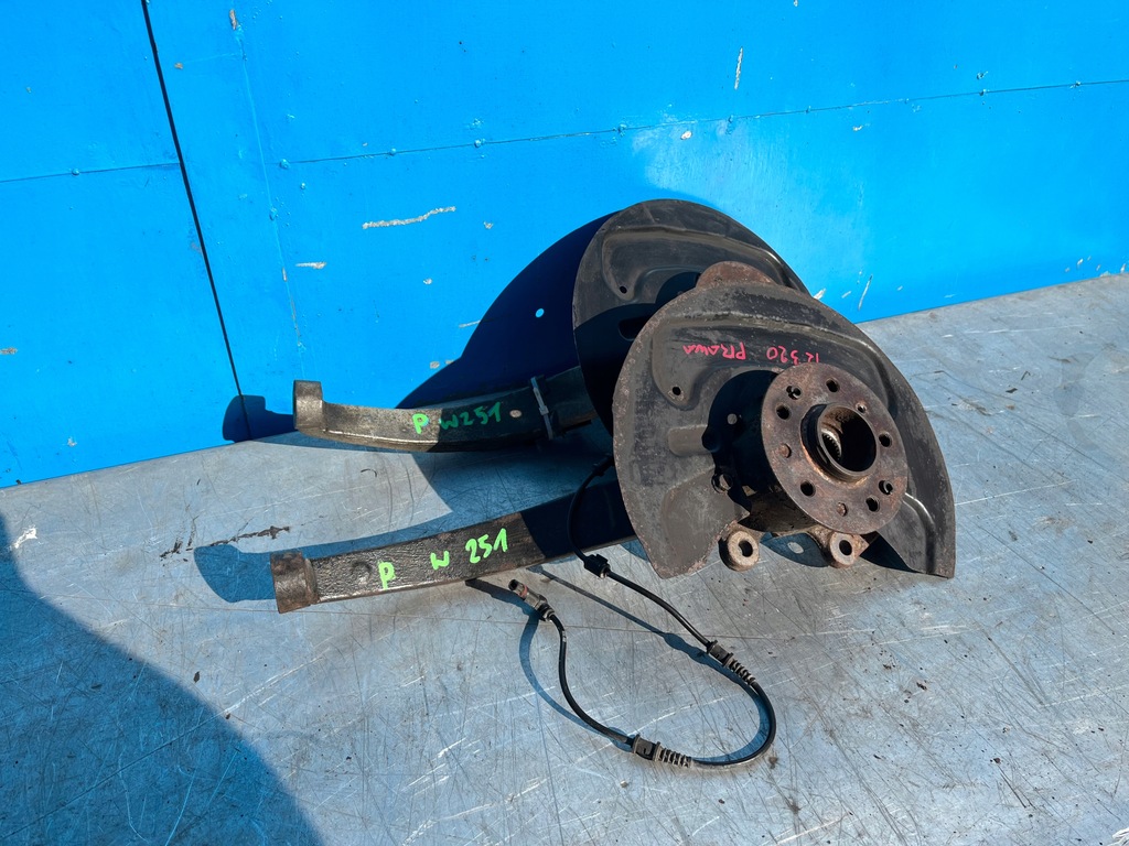 фото №1, Mercedes w251 поворотный кулак правый перед правая