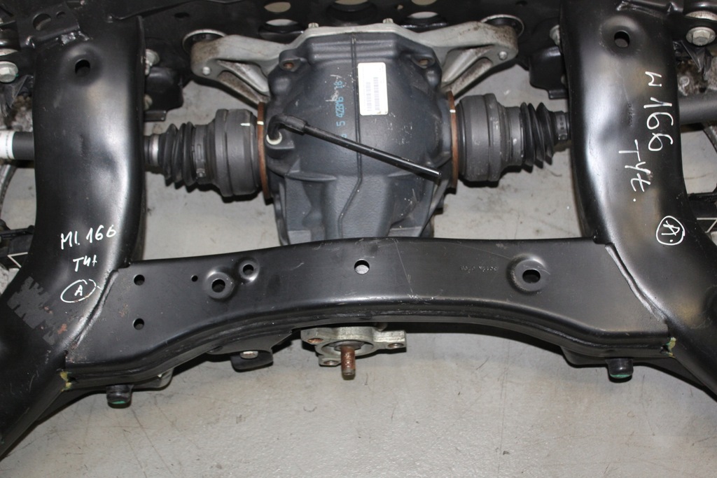 фото №7, Mercedes ml w166 подрамник задний подрамник подрамник 4-matic дифференциал приводной вал