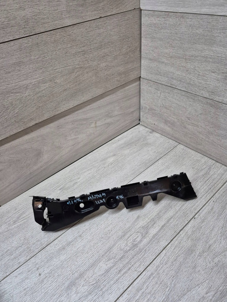 Купить 11934. mazda 3 направляющая бампер левый задняя bjs7502j1