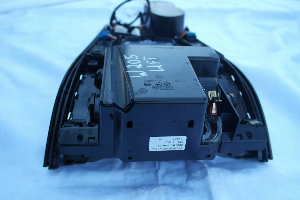 фото №11, Mercedes-benz c w205 2016 панели управление, переключатели, панель средний