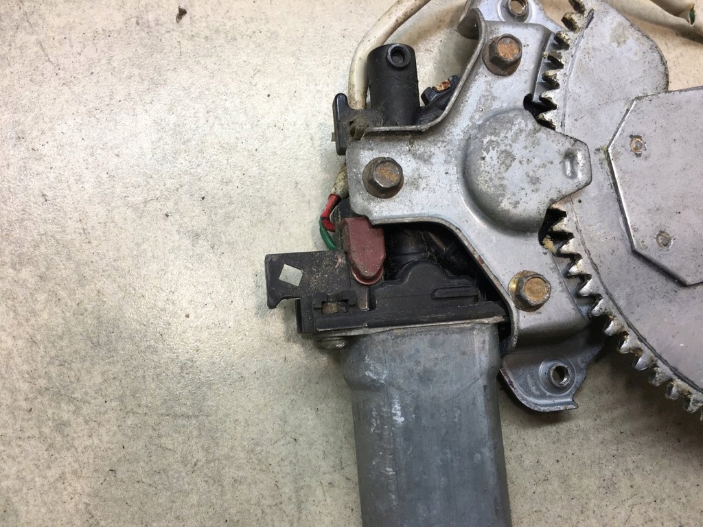 фото №10, Подъемник стекло правый задняя space star i