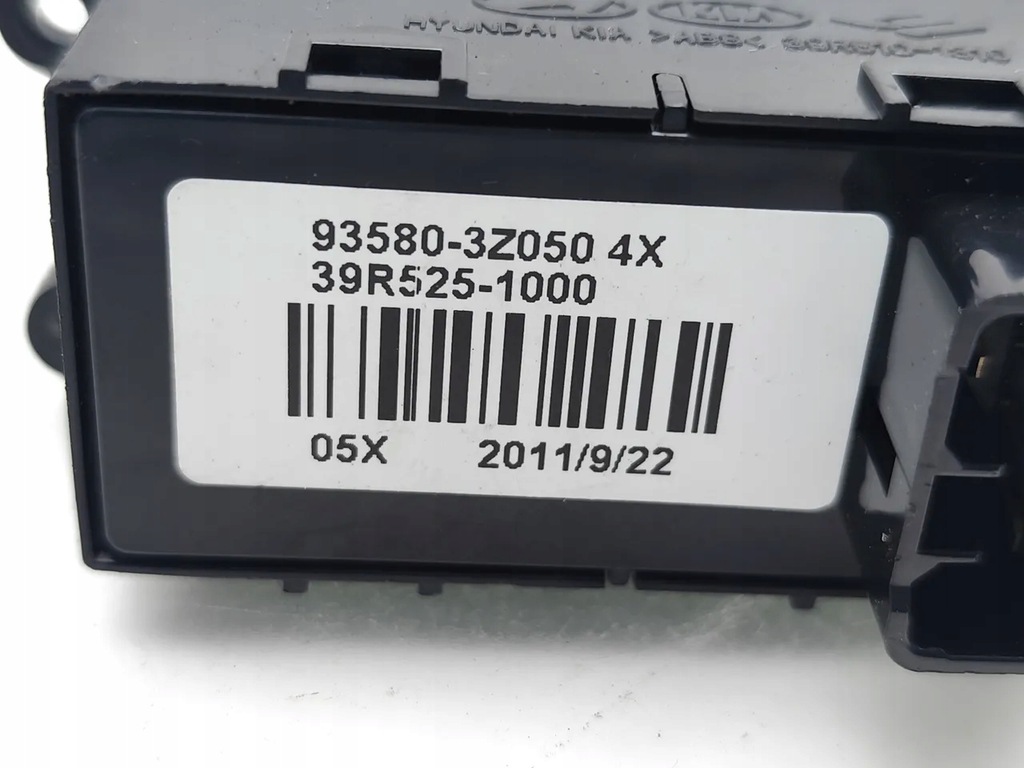 фото №7, Hyundai i40 кнопки окон 2012 estate 4/5dr 93580-3z050 39r525-1000 дизель