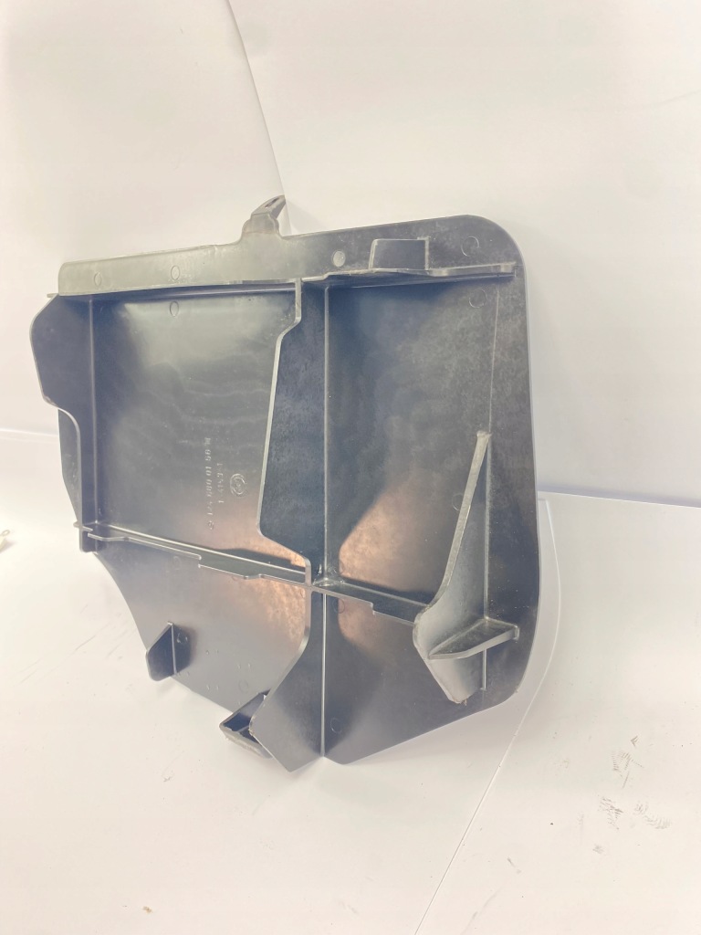 Захист нижня кронштейн з'єднувач під  ногами пасажира mercedes w124 1246800156 Ціна