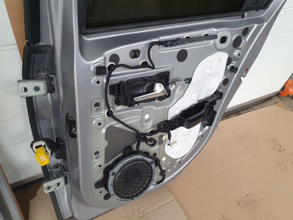 Дверь правый  задняя задний kcac peugeot 208 2 e208 23r с Разборки