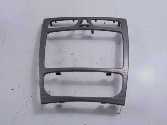 фото №8, Mercedes c w203 консоль рамка радио 00-04 4d a2036809039