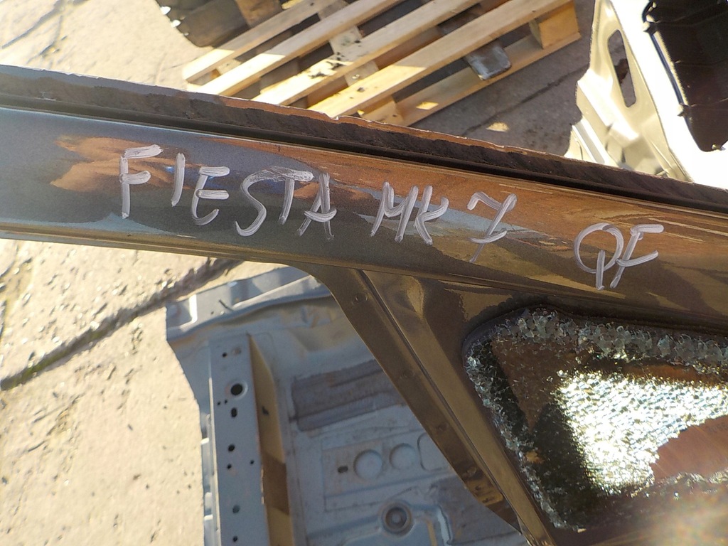 фото №5, Ford fiesta mk7 lift четверть перед правая