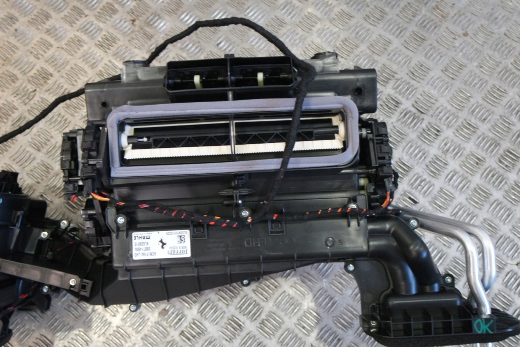 Комплектная отопитель ferrari portofino 887149 1 2 3 в Украине