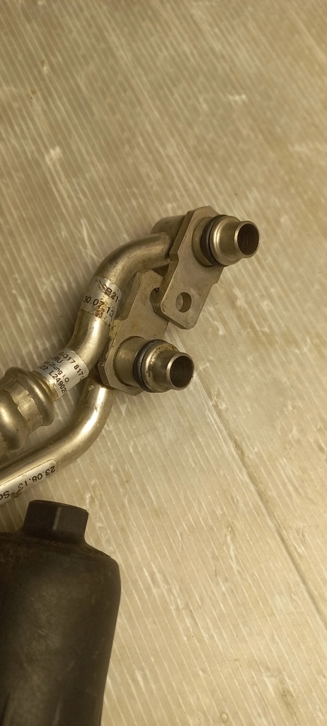 Корпус патрубок фільтр оливи коробка передач audi a6 3,0tdi в Україні