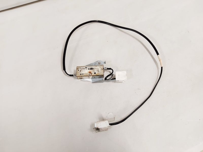 фото №1, Toyota avensis t25 усилитель антенный разъёмы