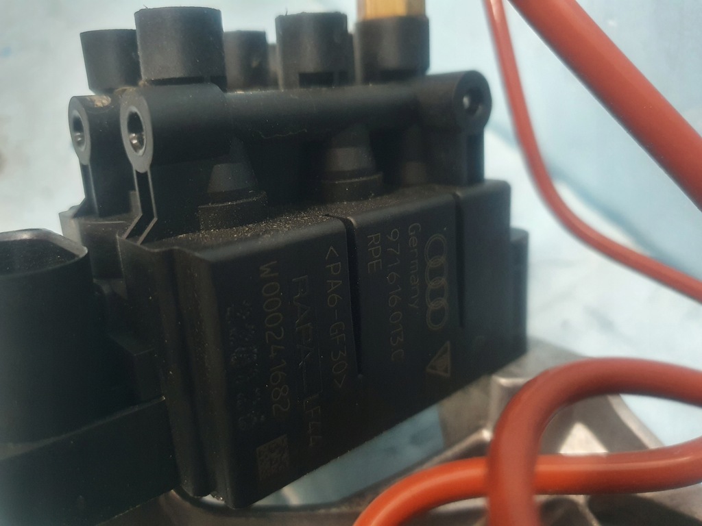 фото №6, Компрессор подвеска porsche taycan 9j1616006d