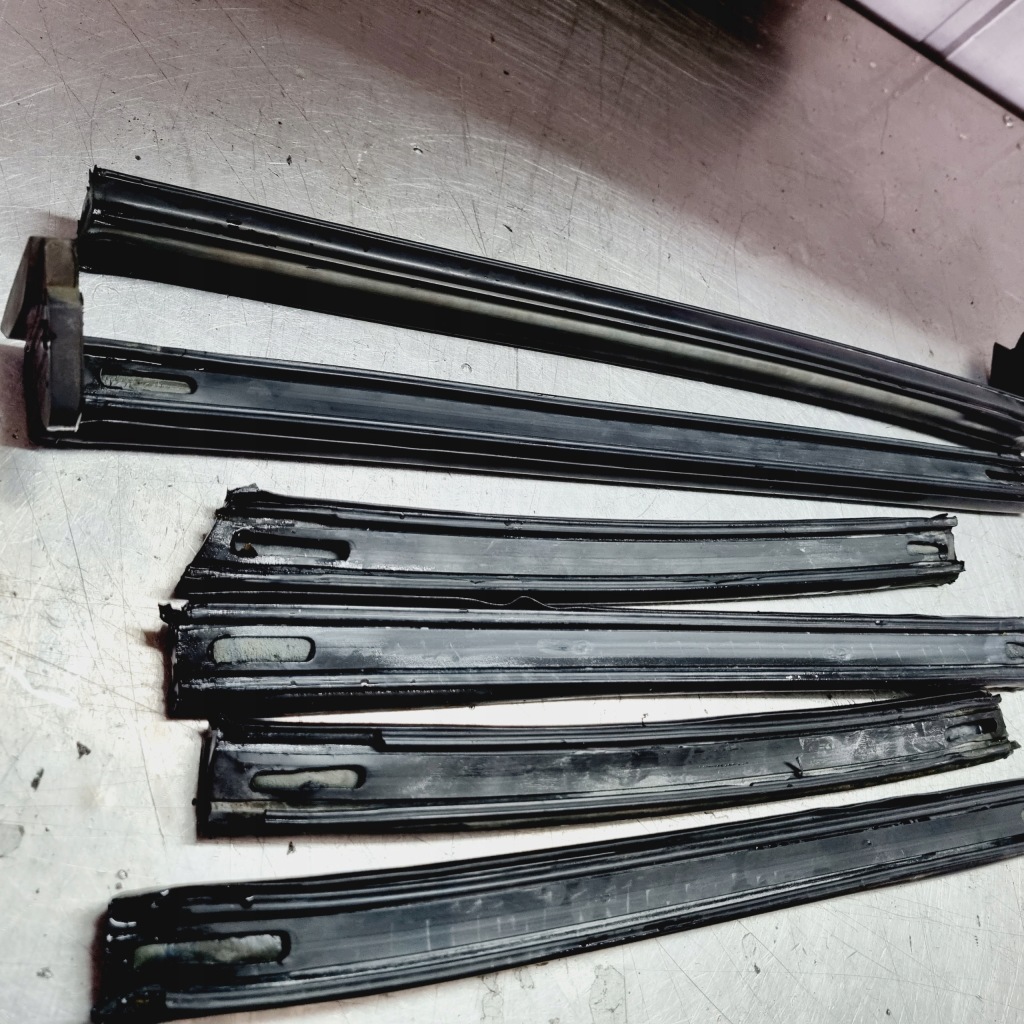 Ущільнювачі дах комплект opel kadett e кабріолет в Україні