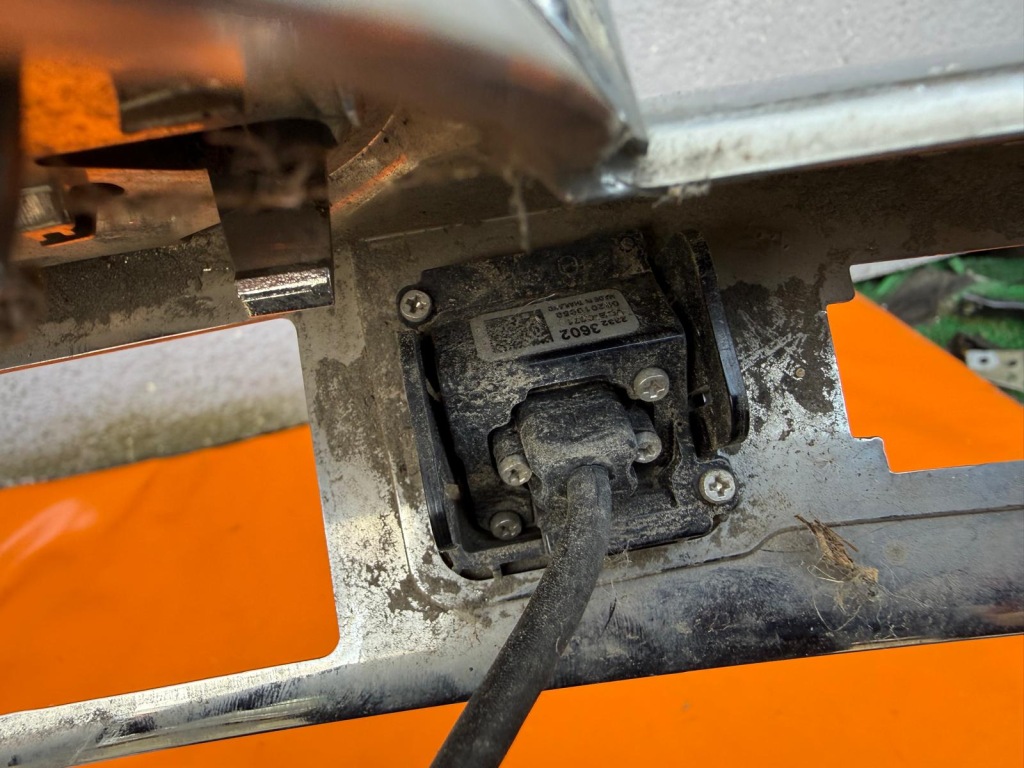 Opel insignia a kombi накладка хром кришки задній з камера заднього виду оригінал Зі Шроту