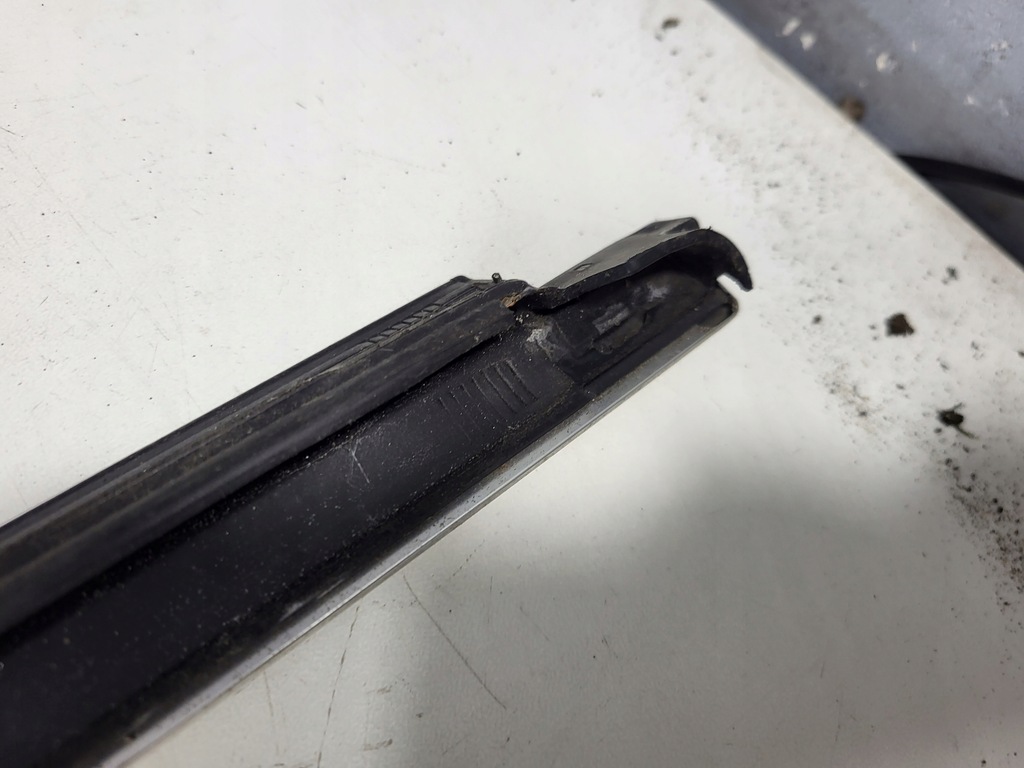 фото №7, Молдинг уплотнитель правый задняя peugeot 5008 i хром