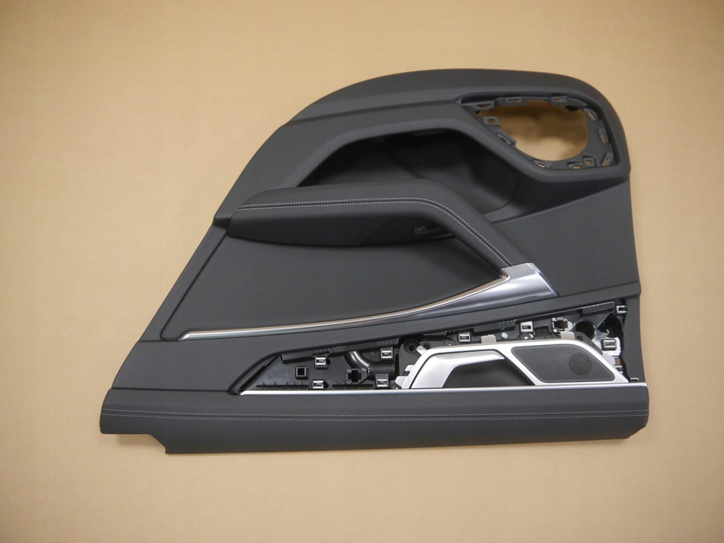 фото №1, Audi a6 c8 обшивка дверь правый задняя кожа