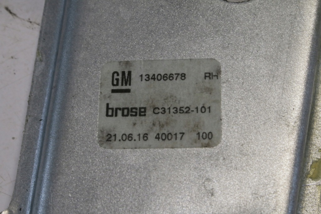 Механизм стекло правый задний  opel astra k v в Украине