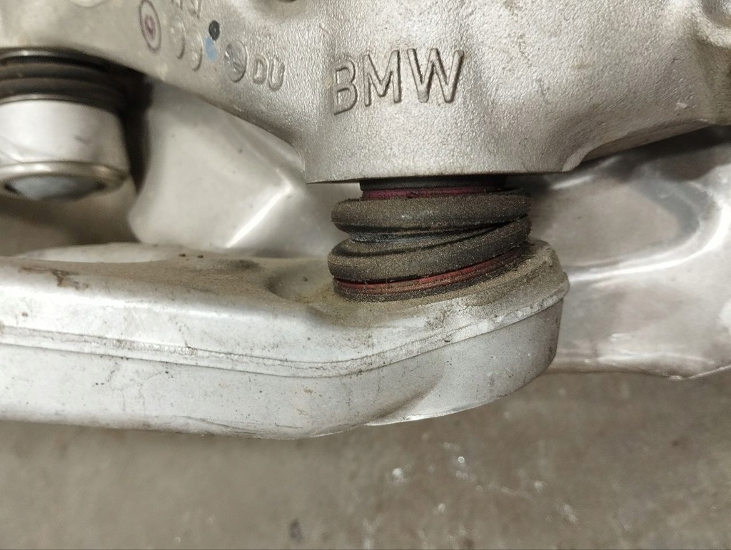 фото №9, Bmw i3 2015 поворотный кулак колеса передний