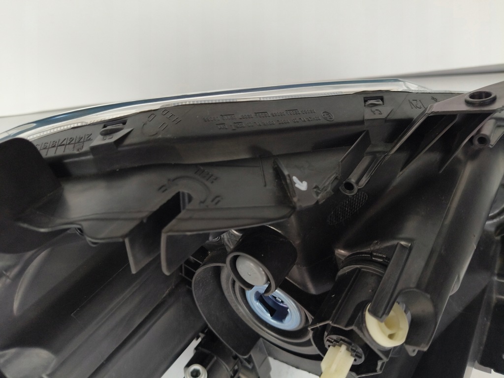 фото №8, Лампа левая фара toyota auris 10-12 lift