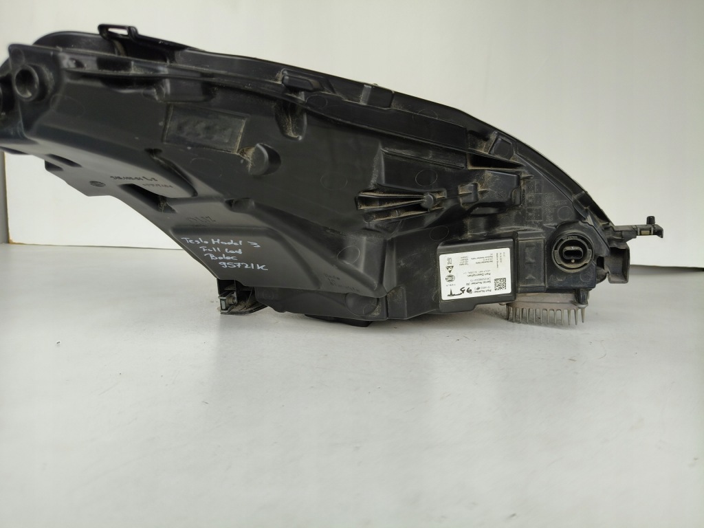 Фара левая фара tesla model 3 y 20- рестайлинг  full led в Украине