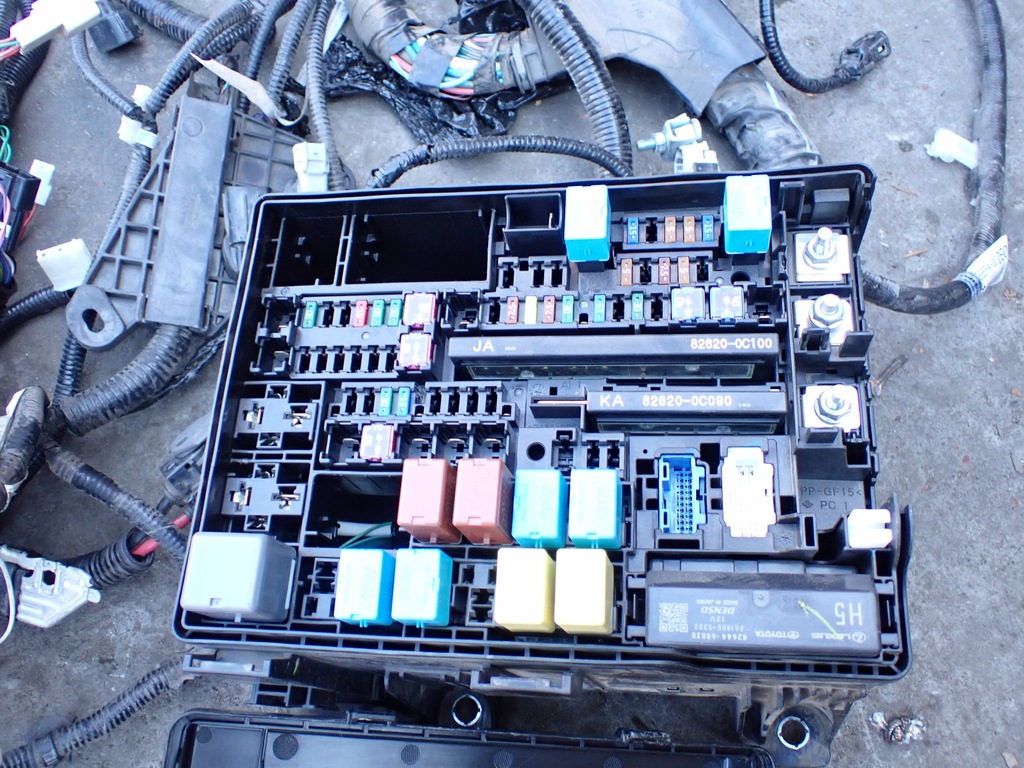 фото №13, Коробка запобіжників джгут відсік двигуна toyota tundra sequoia 2022-