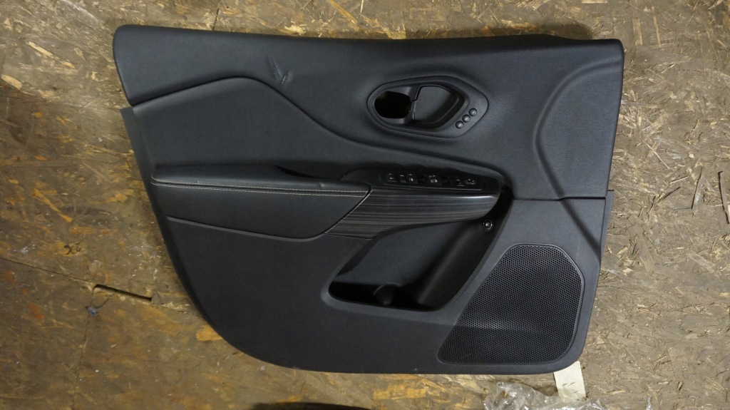 Набор сидений кожаных обшивки дверь jeep cherokee kl с Разборки