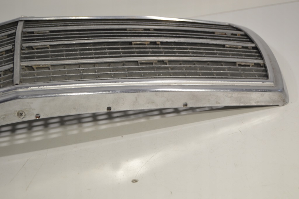 Решітка радіатора решітка радіатора радіатора mercedes w126 рестайлінг  1268880023 Зі Шроту