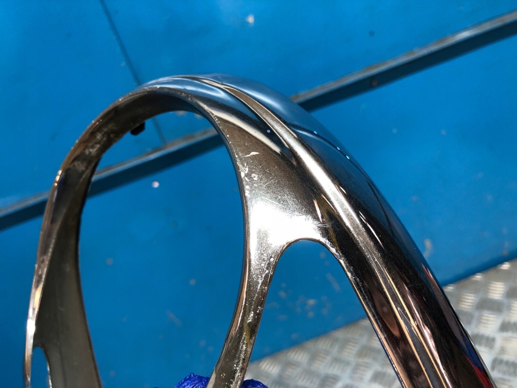 Mercedes w111 w112 w108 w109 хром рамка передньої лампи 0301350008 Оригінал