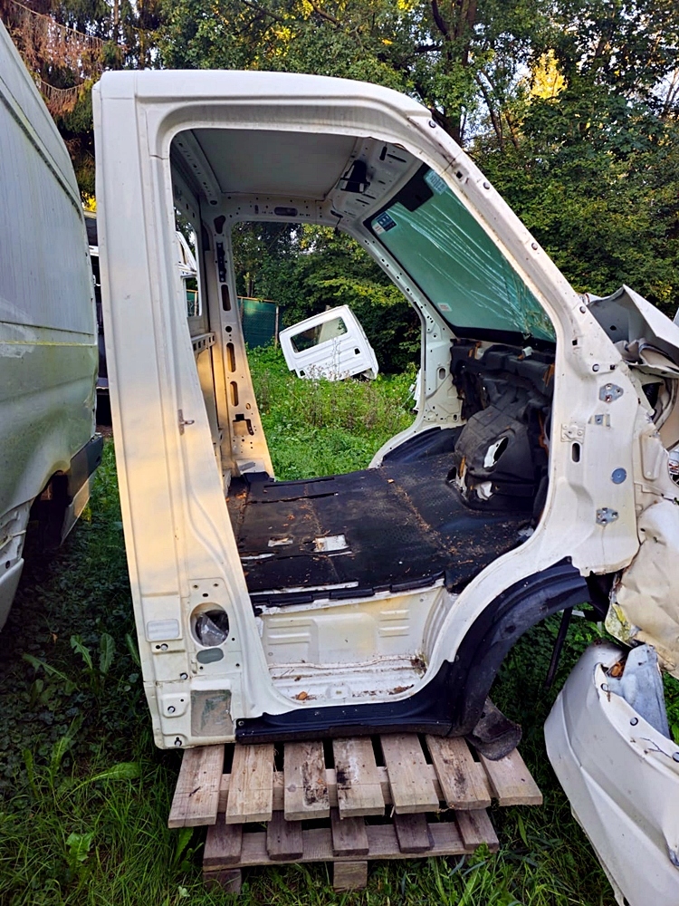 фото №1, Iveco 14- блок двигателя порог кабина правая сторона