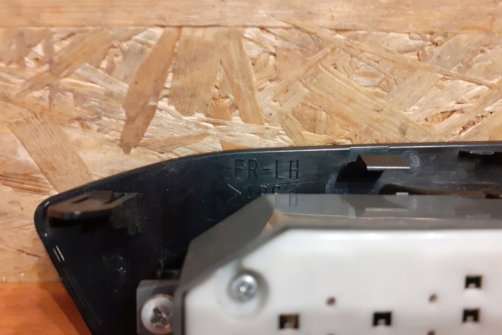 фото №8, Кнопка управление окон левых передних дверь toyota rav 4 iv _a4_ 2490