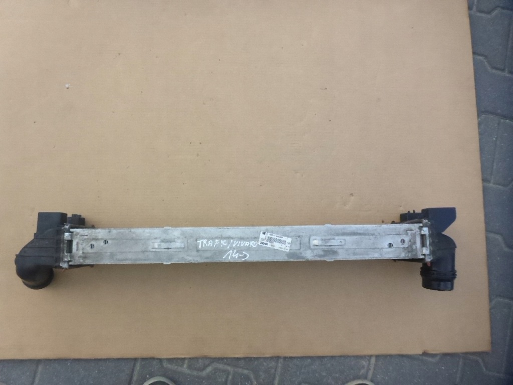 Vivaro b trafic 3 14- радіатор повітря інтеркулер 93868349 оригінал в Україні