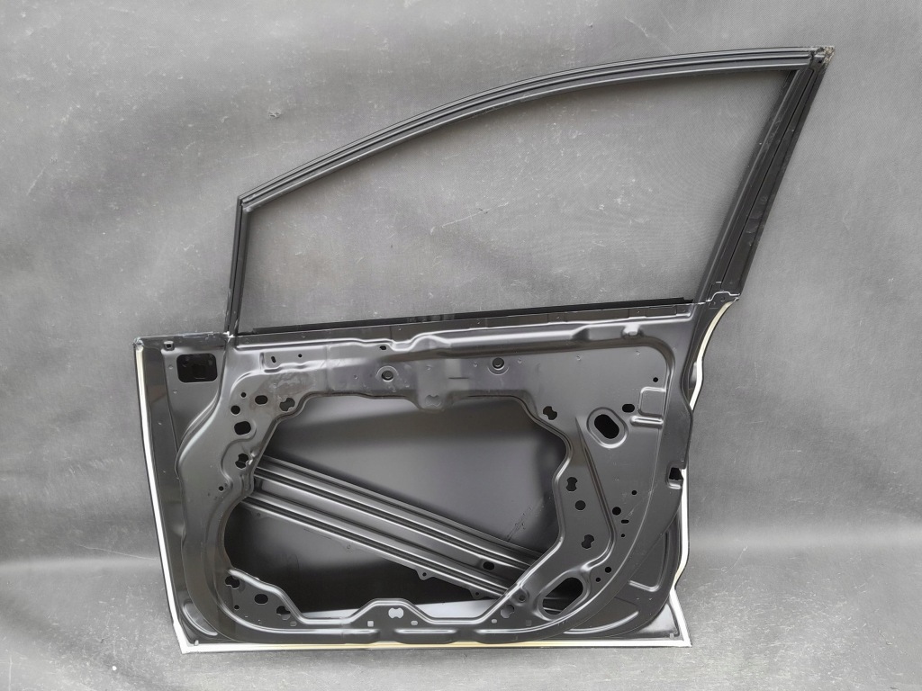 Купить Ford fiesta mk8 5d дверь передок  p