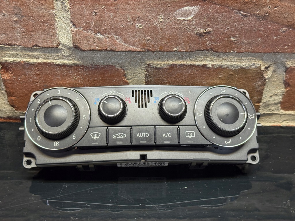 фото №1, Mercedes w203 панель кондиционера a2038304385
