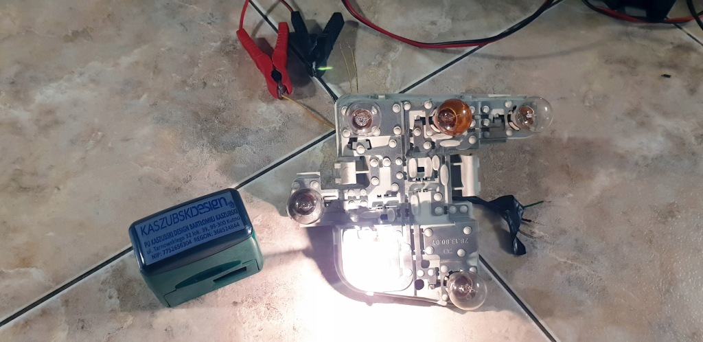 Volvo s40 v50 sedan вкладиш задній задній лампа лампи права штекер європа Оригінал